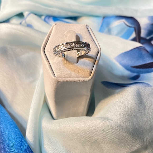 Elegant Silver Band Ring size 10 - Picture 5 of 6